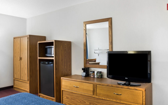 EverSpring Inn & Suites