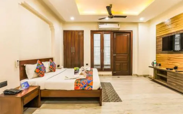 OYO 7785 Noida Castle
