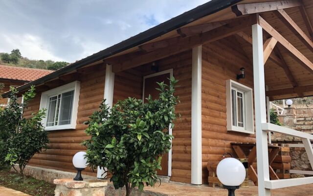 Отель The Mussel House Саранда вид на фасад