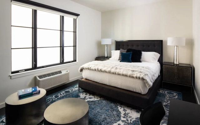 121 Hotel