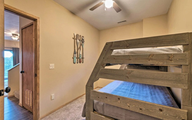Pet-friendly Branson West Lodge w/ Hot Tub!