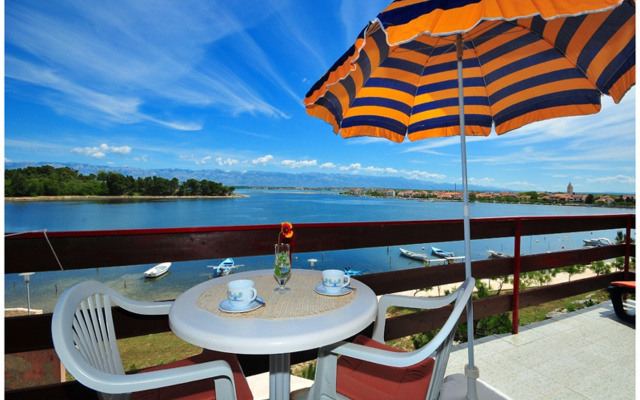 Apartment Ljilja - 10m from the sea with parking: A4 Nin, Zadar riviera
