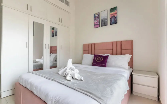 SIMPLY COMFORT Binghatti Gateway Family 2BR with Balcony, Close to Dubai Mall & Burj Khalifa