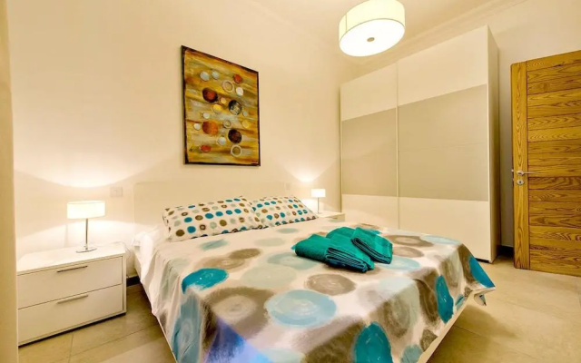 Luxury Apartment With Pool and Terrace, Top Location