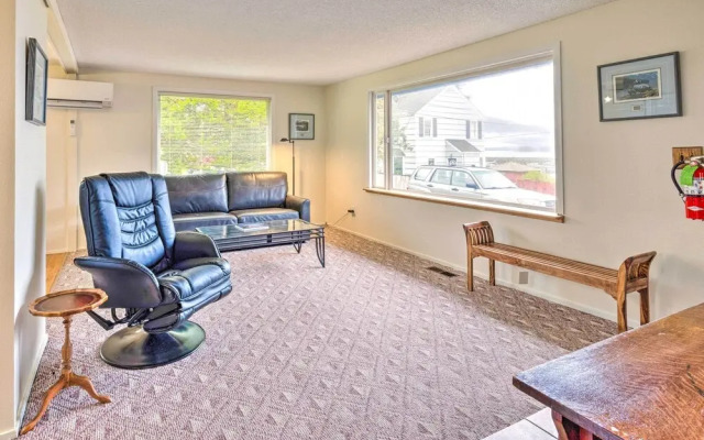 Walkable Sitka Getaway w/ Community Perks!
