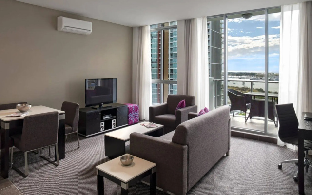 Meriton Suites Southport, Gold Coast