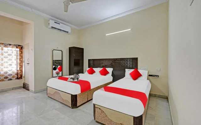 OYO 70196 Hotel Raj Inn