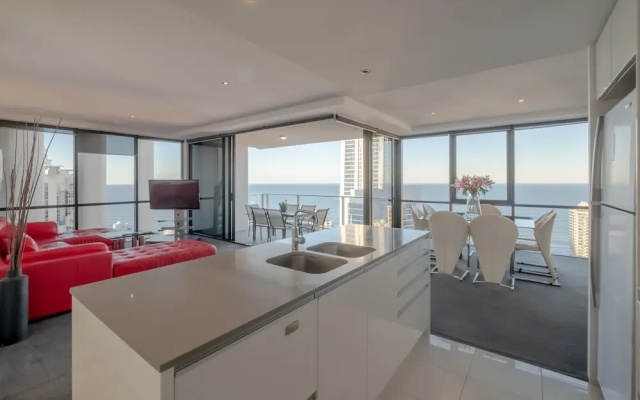 Circle on Cavill Luxury 2-Bedroom Ocean Views