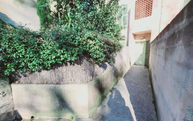 Studio of 24m with Small Patio
