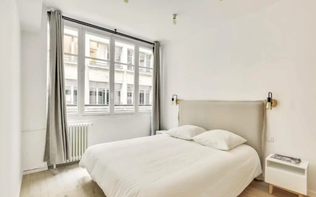 Central & Stylish Renovated Parisian Apt / 6-8 Guests