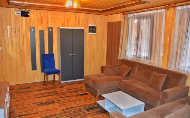 Ada Bungalow Hotel