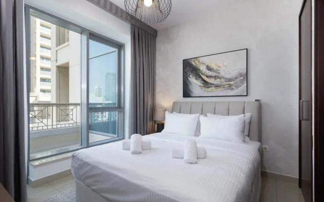 Luxury 2BR Downtown Apt With Burj Khalifa View