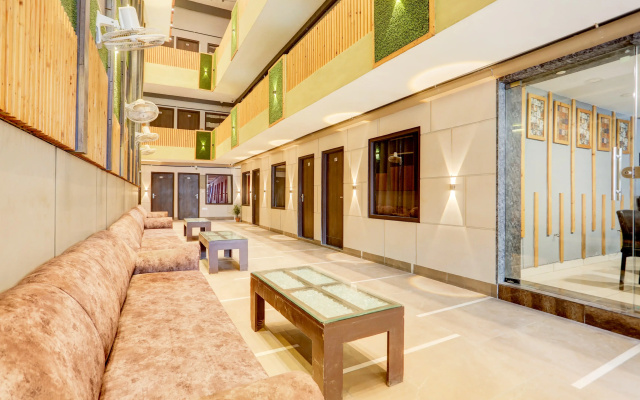 Townhouse by OYO Haibowal Chowk Near DMC