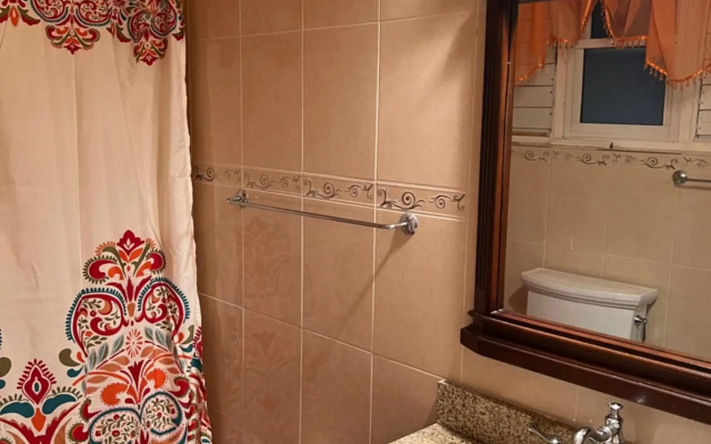 Lovely Modern 1Bedroom overlooking Carribean Sea.