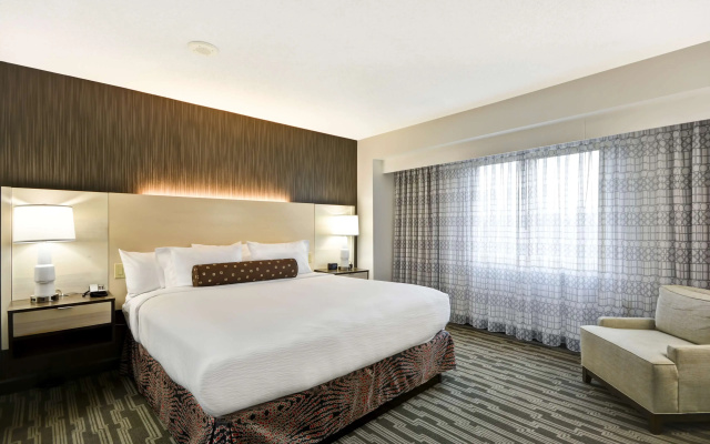 Отель Embassy Suites by Hilton Charlotte