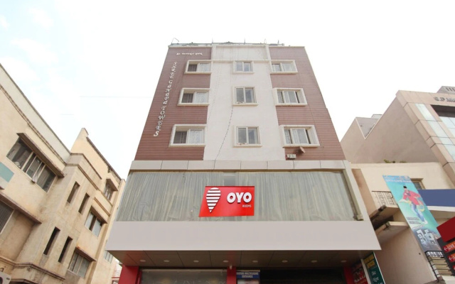 OYO 7529 Mayuri Residency