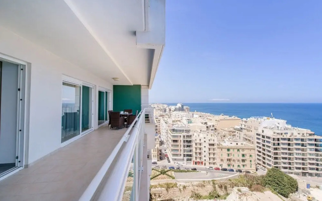 Seafront Luxury Apartment With Pool