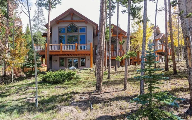 Ten Mile Lodge