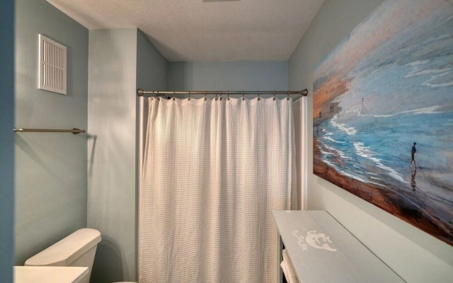 Harry's Beach House - 2 Br Condo