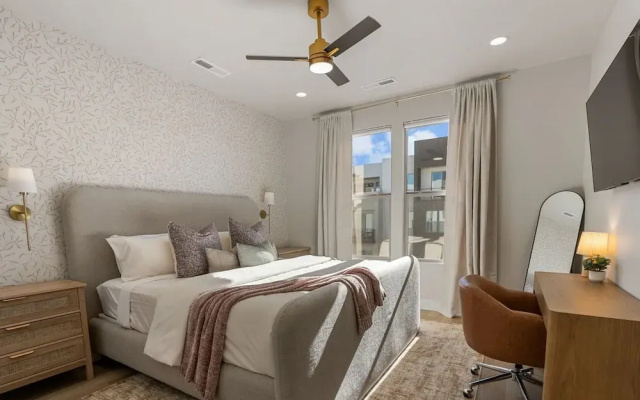 Sandy Cheeks 6 Bedroom Townhouse