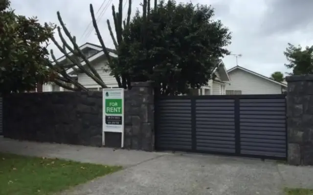 ARent - Serviced Garden Chalet - 7 Rangiatea Road