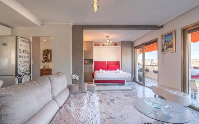 Lacour 64 Cannes