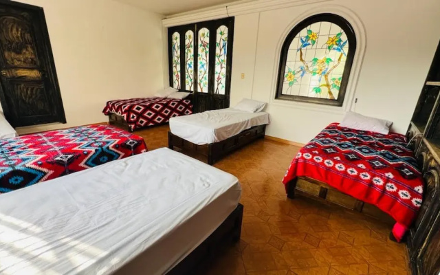 Taj Mahal Hostal And Restaurant