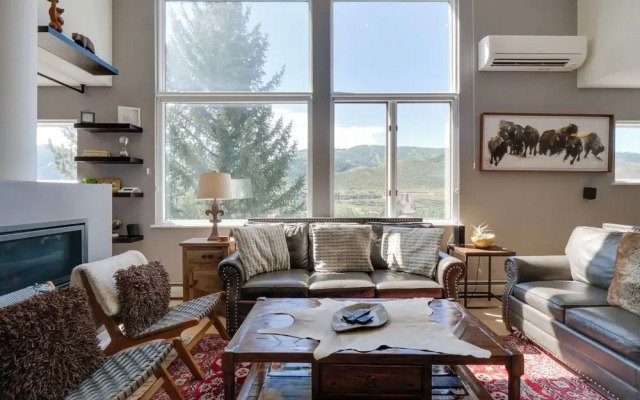 Tranquil Avon Vacation Unit w/ Luscious Views