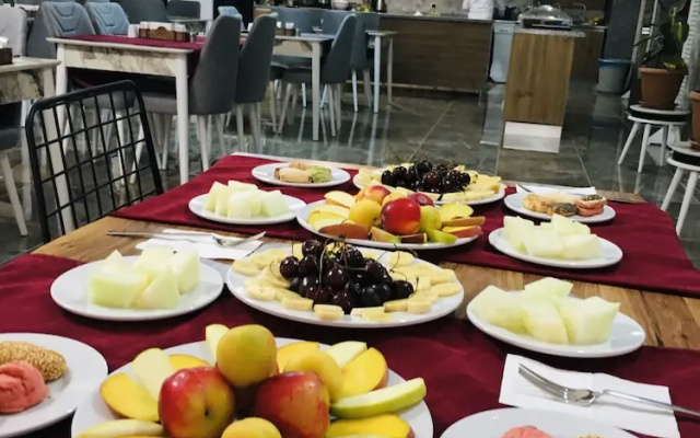 Ri̇se Sui̇t Otel