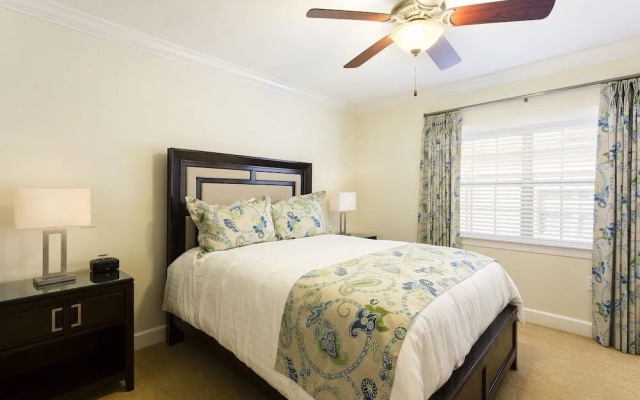 Centre Court Chic - 3 Bed Centre Court Ridge - 3 Br condo by RedAwning