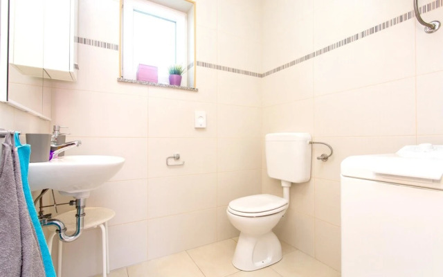 Property With 2 Bedrooms in Dobrinj, With Enclosed Garden