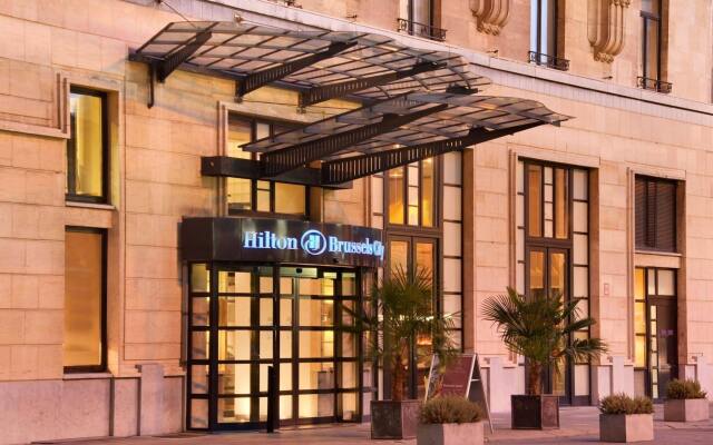 Отель Hilton Brussels City вид на фасад