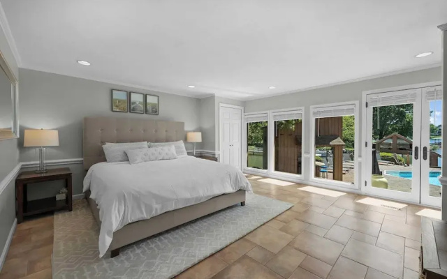 Stay Awhile by Avantstay Lakefront + Pool, Dock