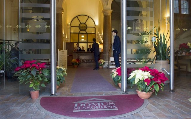Отель Domus Sessoriana Италия, Рим - 12 отзывов об отеле, цены и фото номеров - забронировать отель Domus Sessoriana онлайн вид на фасад