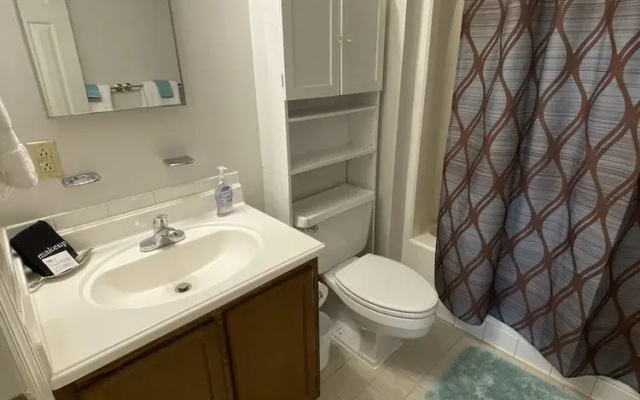 Romantic Getaway 2 Bedroom Condo by Redawning