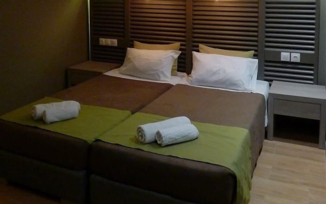 Ampoulos Rooms & Apartments