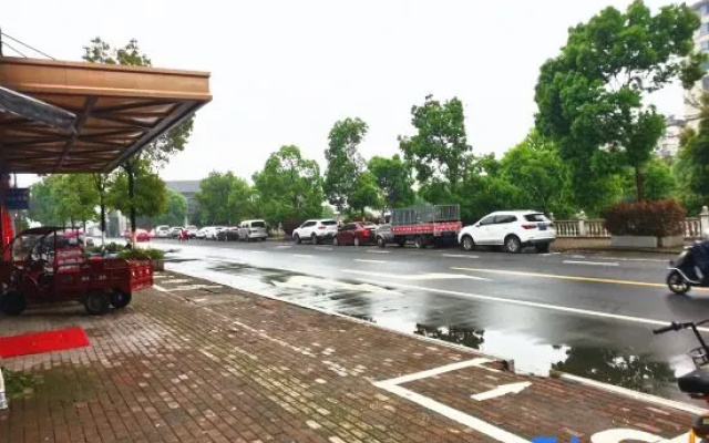 Anyi Fenghe Hotel