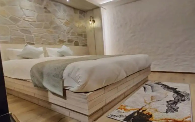 MeroStay 169 Shi Hotel