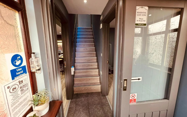 Luxurious *5 Bedroom House*In Center Of Birmingham