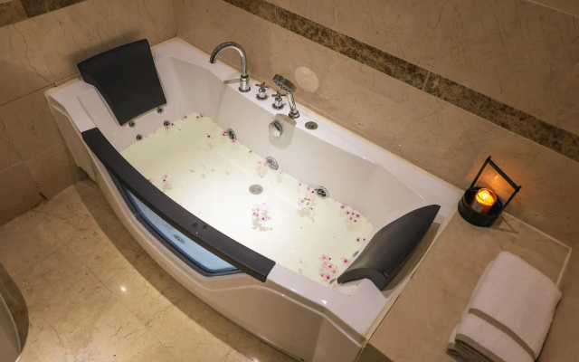 Fei County Inzone Garland Hotel