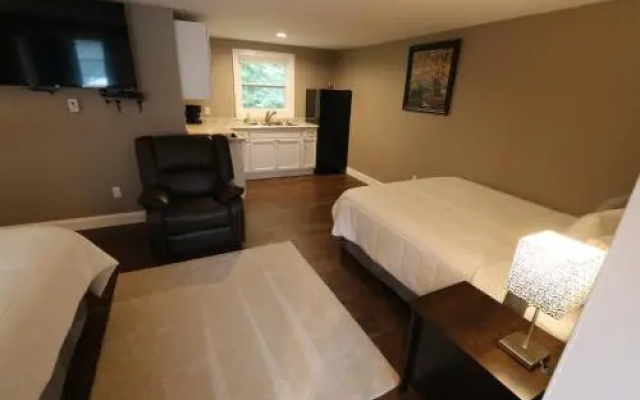Brimley Motel Suites