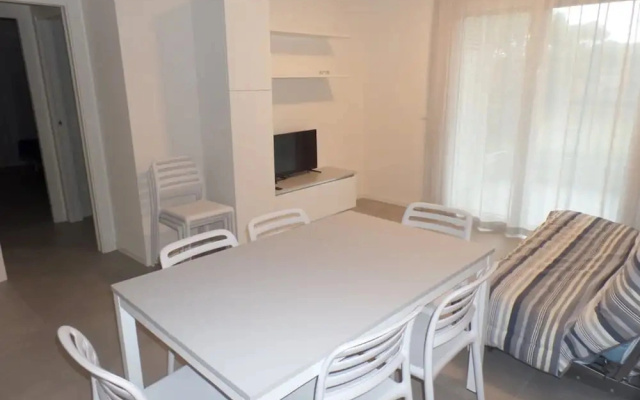 Wide Three-bedroom Flat in a Modern Residence