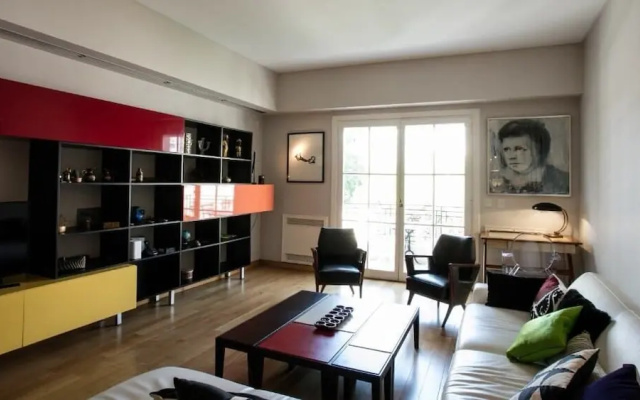 El Jacaranda Large 3 BR With Balcony in Recoleta