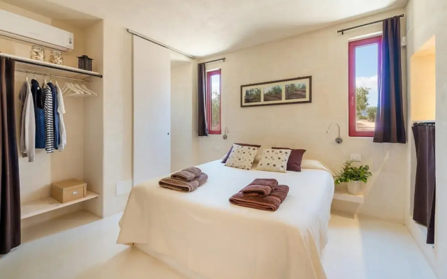 TD Lamia Porta Rossa Countryside w Olive Trees