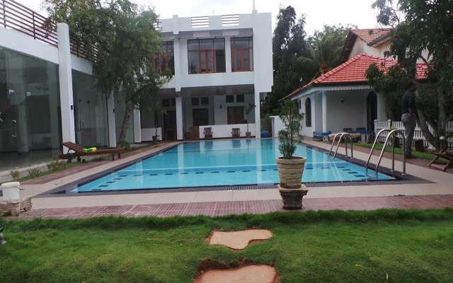 Windmill Hotel