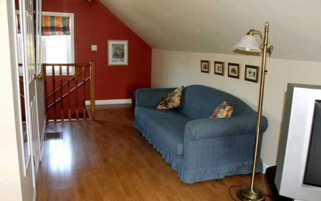 MacKenzie House Tourist Home B&B