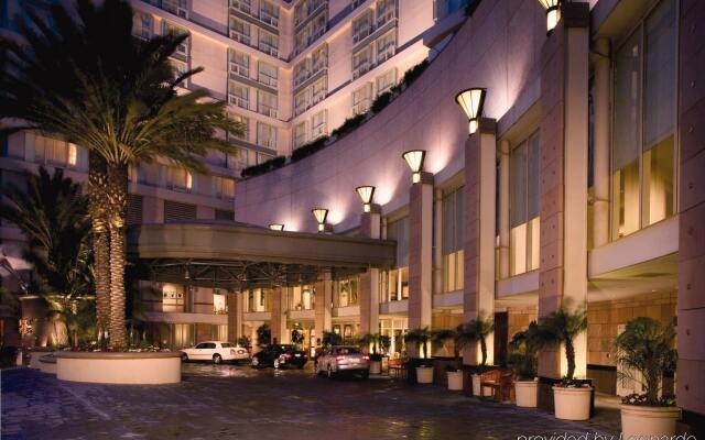 Отель Omni Los Angeles Hotel at California Plaza США, Лос-Анджелес - отзывы, цены и фото номеров - забронировать отель Omni Los Angeles Hotel at California Plaza онлайн вид на фасад