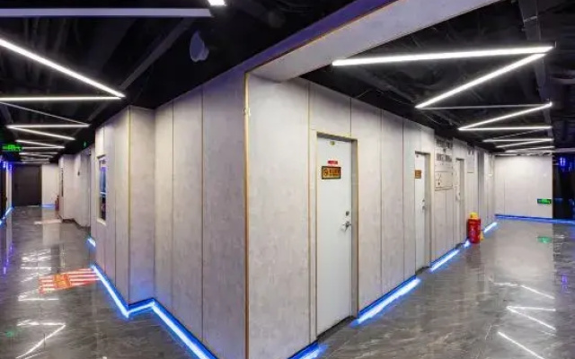 International Village E-sports Hotel (Xinbai Plaza MixC Store)