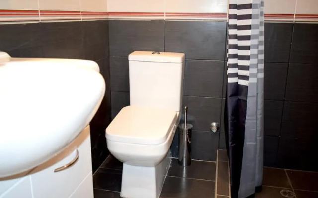 Apt - Sleeps 5 - Pets Ok - Balcony - Parking