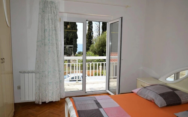 Stunning 2-bed Apartment in Okrug Gornji